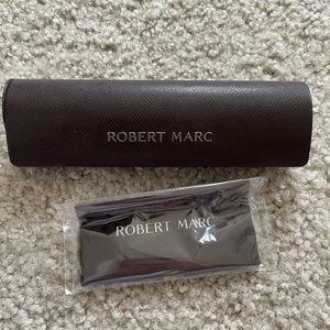 Compact Robert Marc eyeglass case